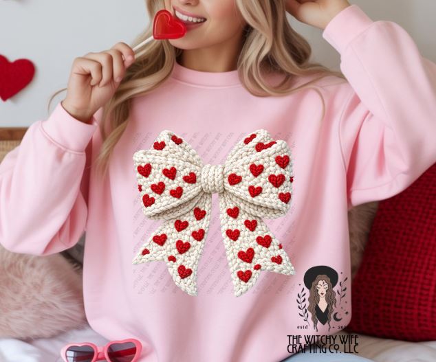 WHITE YARN HEART BOW